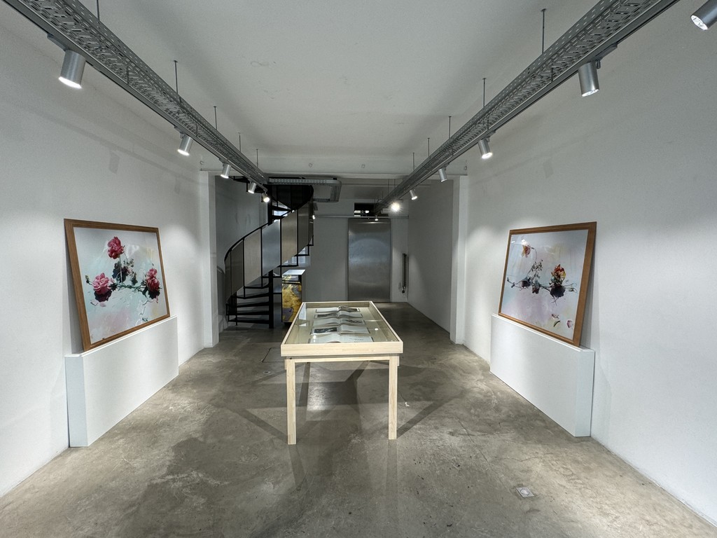 FLOWERS - © Arnaud Lajeunie