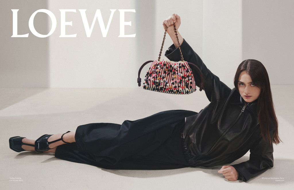 Loewe Fall Winter 2025 Campain - © Arnaud Lajeunie